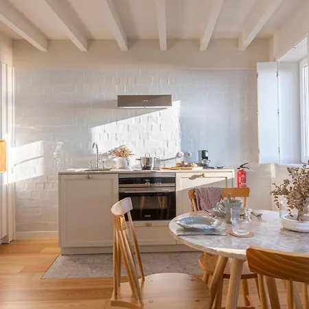 Apartment Plum Guide - Birchwood Lisbon